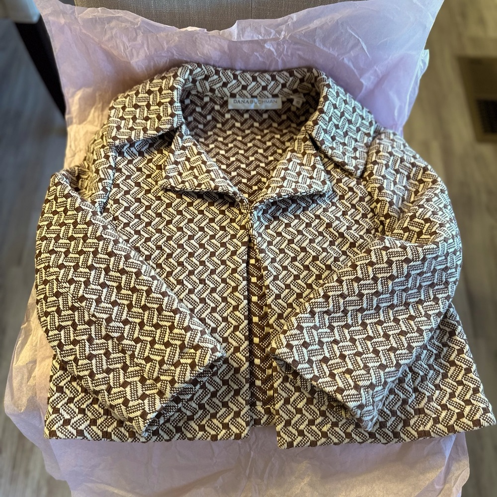 Dana Buchman size 10 crop blazer
